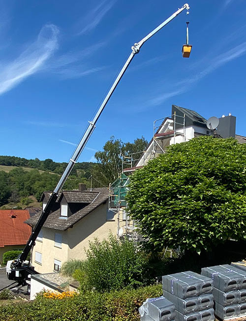 Die mobilen Alukräne stehen Ihnen als Montagehilfe bei Neubau oder Umbau sowie zur Be- und Entladung von LKW´s bis hin zur Garten- und Landschaftspflege zur Verfügung.